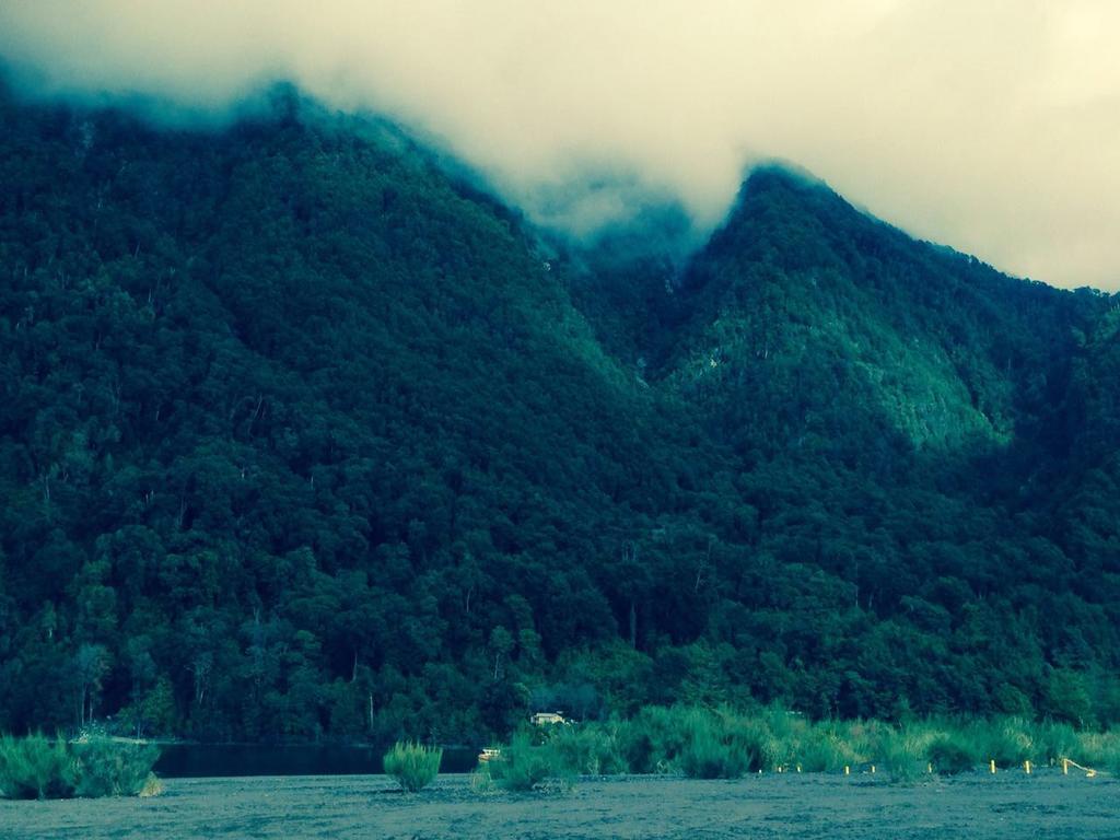 Quila Hostal ลา เอนเซนาดา ภายนอก รูปภาพ